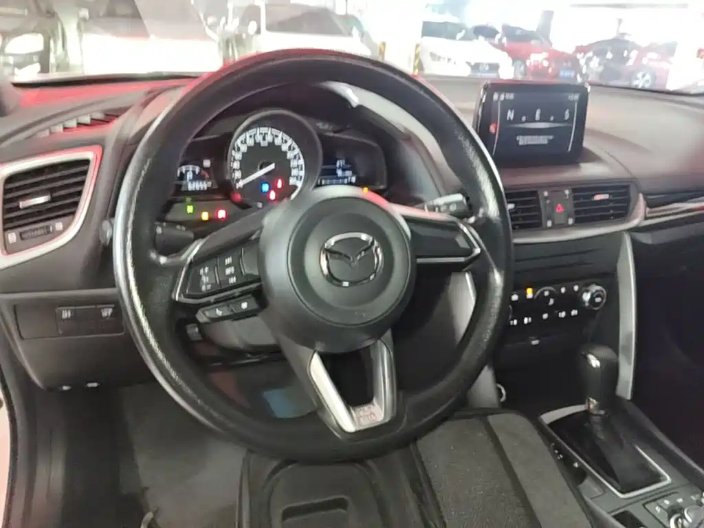 Mazda CX-4 2018 — фото 11