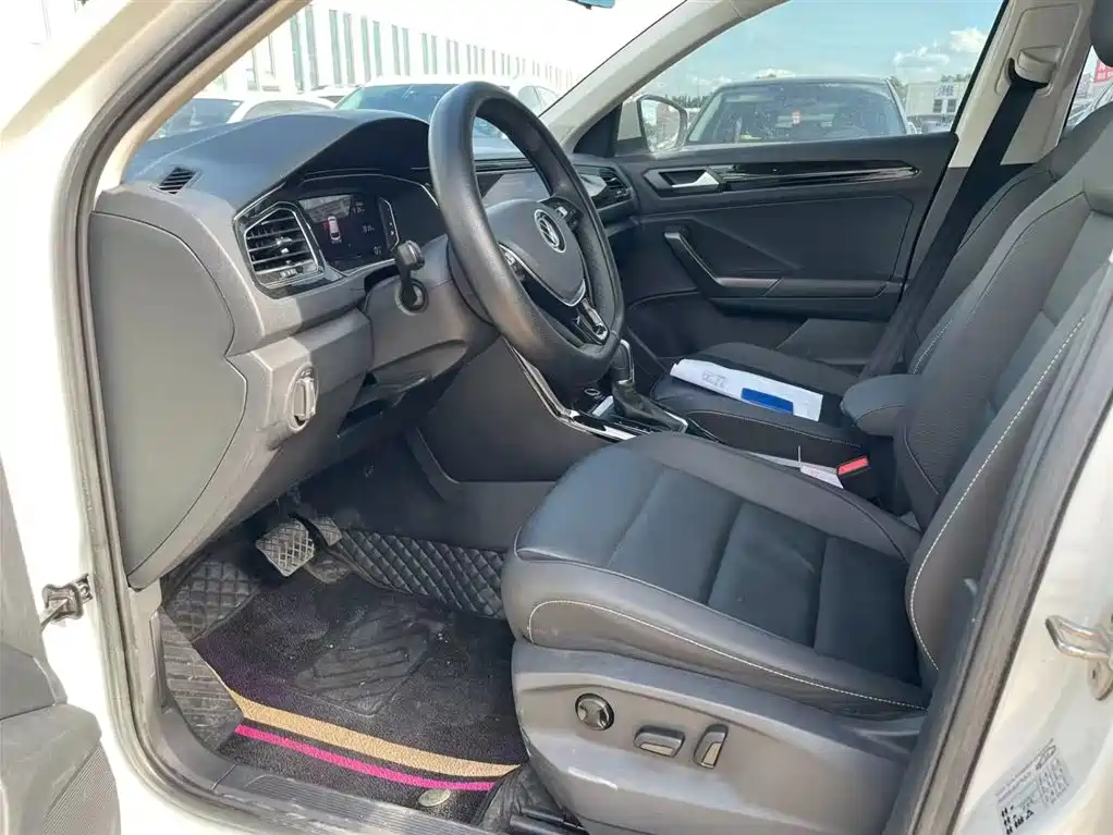Volkswagen T-Roc 2023