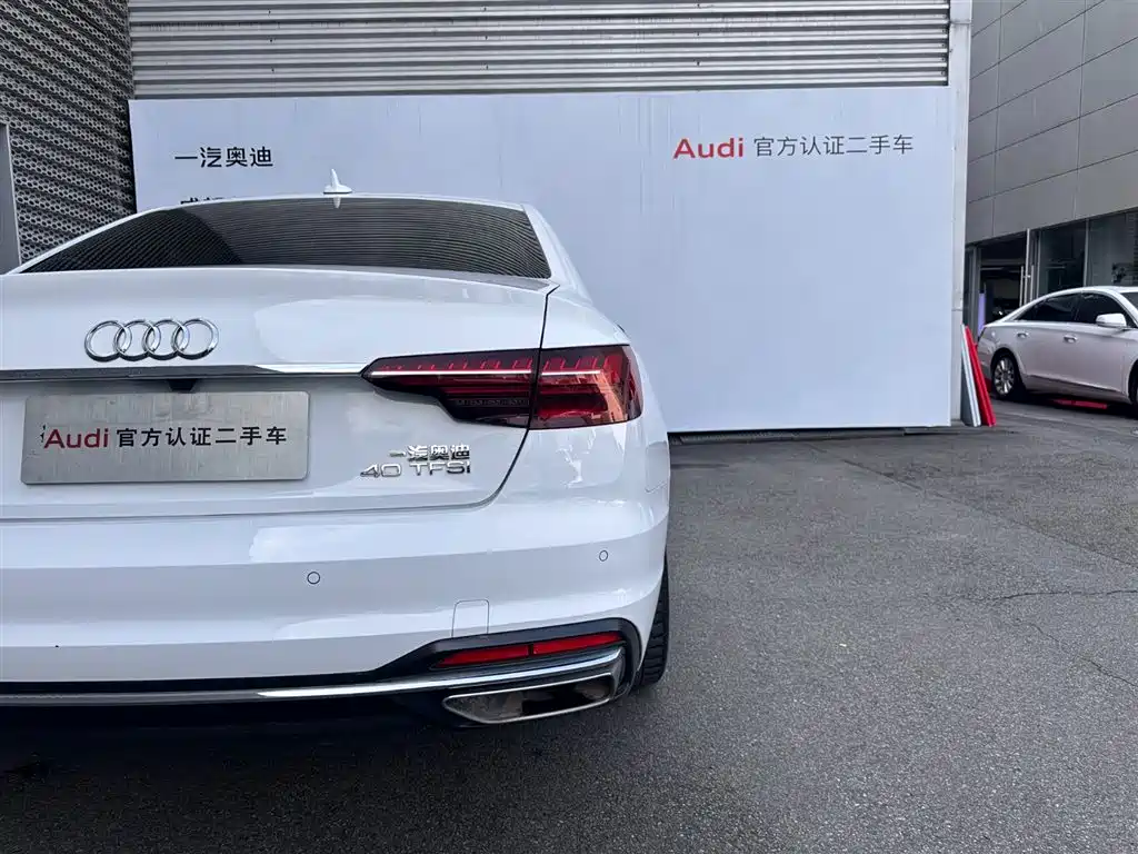 Audi A4L 2022 — фото 14