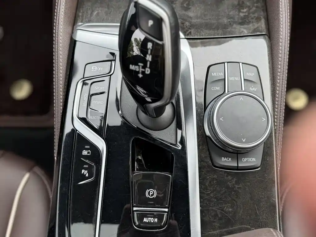 BMW 5 Series New Energy 2021 — фото 12