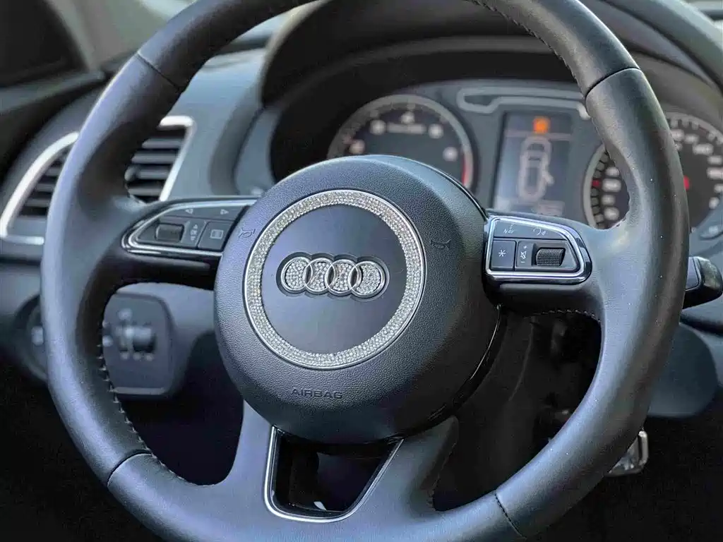 Audi Q3 2015 — фото 13