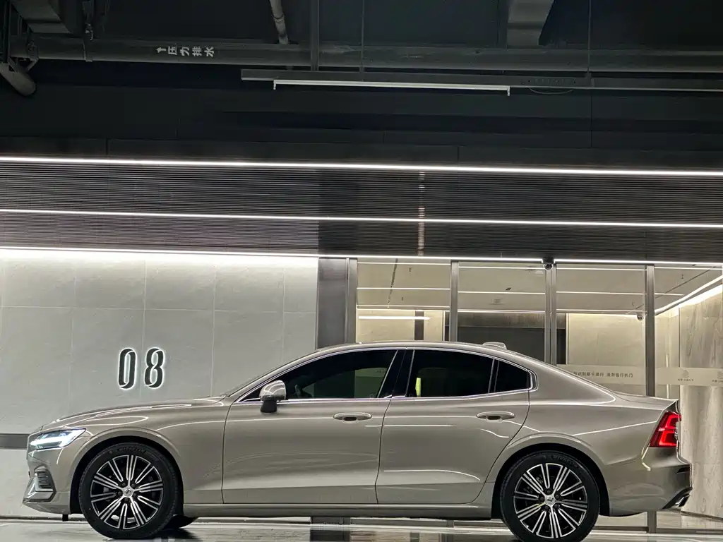 Volvo S60 2021 — фото 15