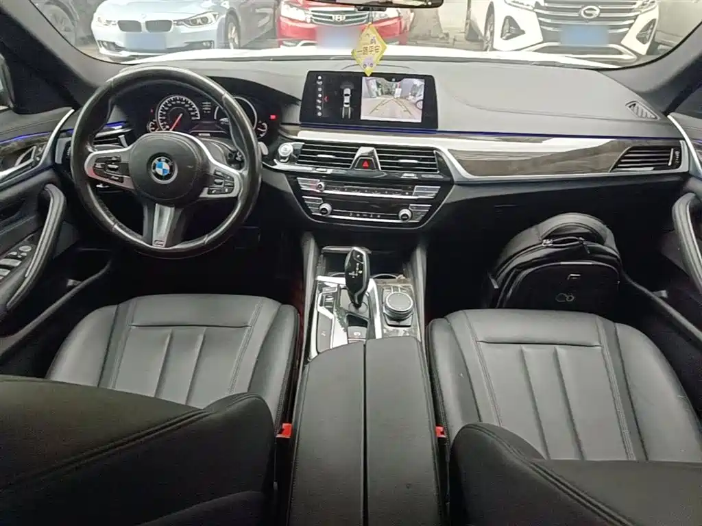 BMW 5 Series 2018 — фото 10