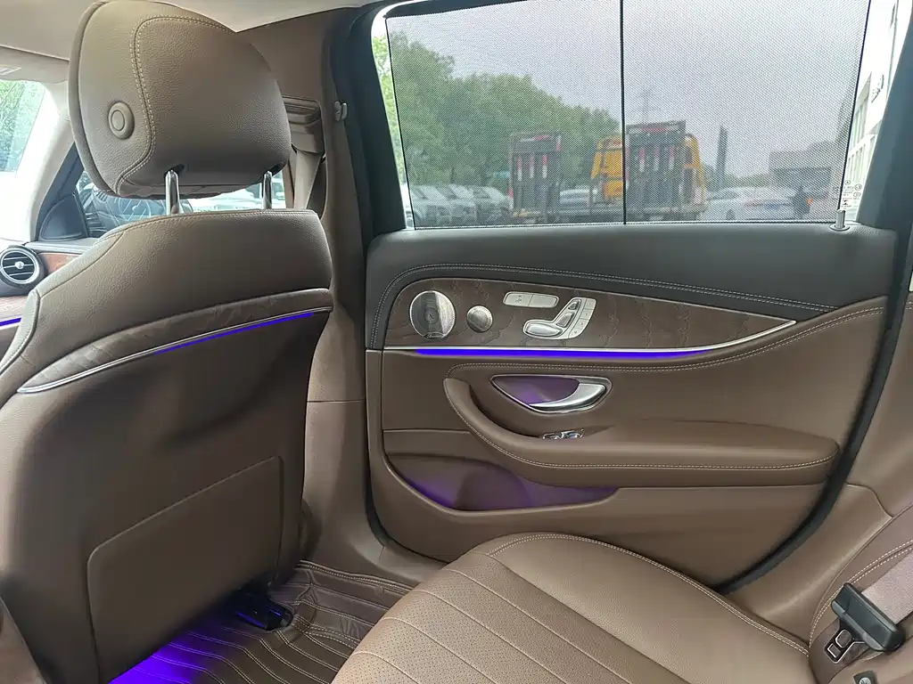 Mercedes-Benz E-Class 2022 — фото 10