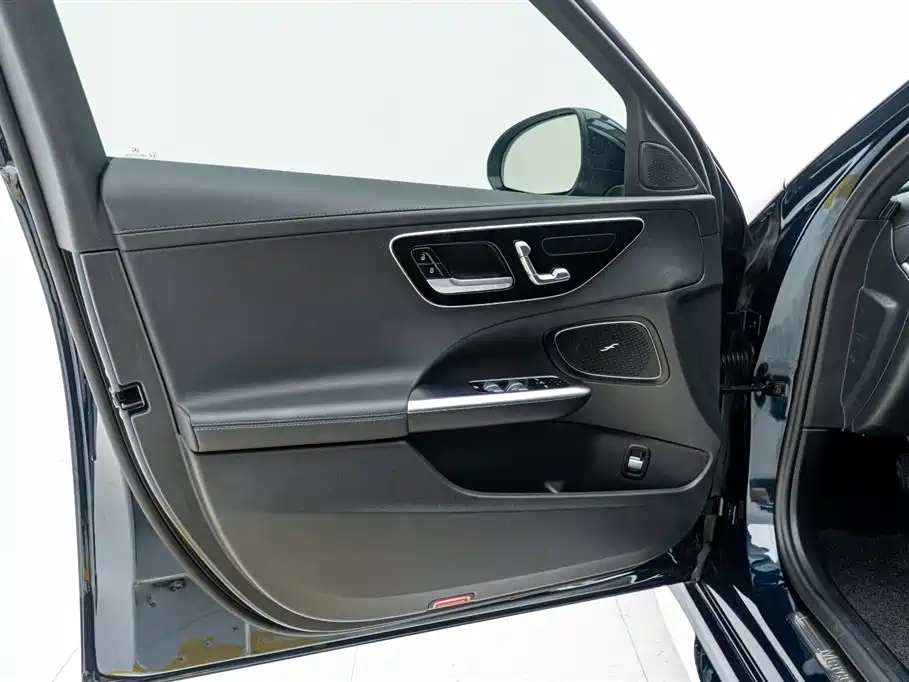 Mercedes-Benz C-Class 2023 — фото 18