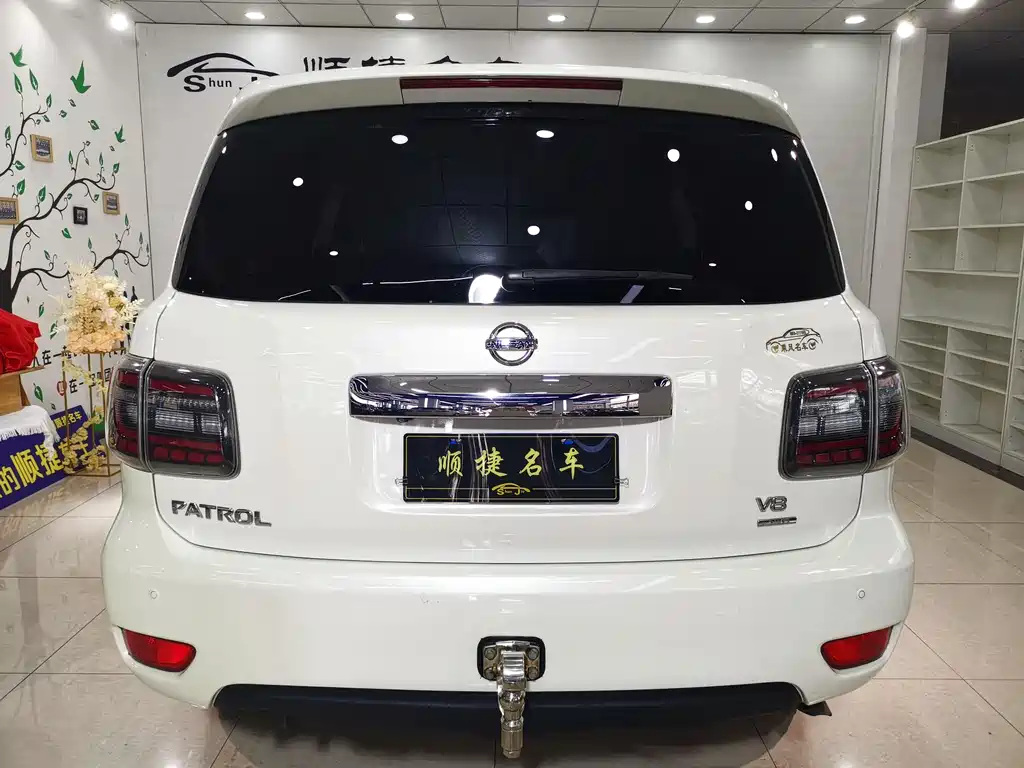 Nissan Patrol 2016 — фото 25