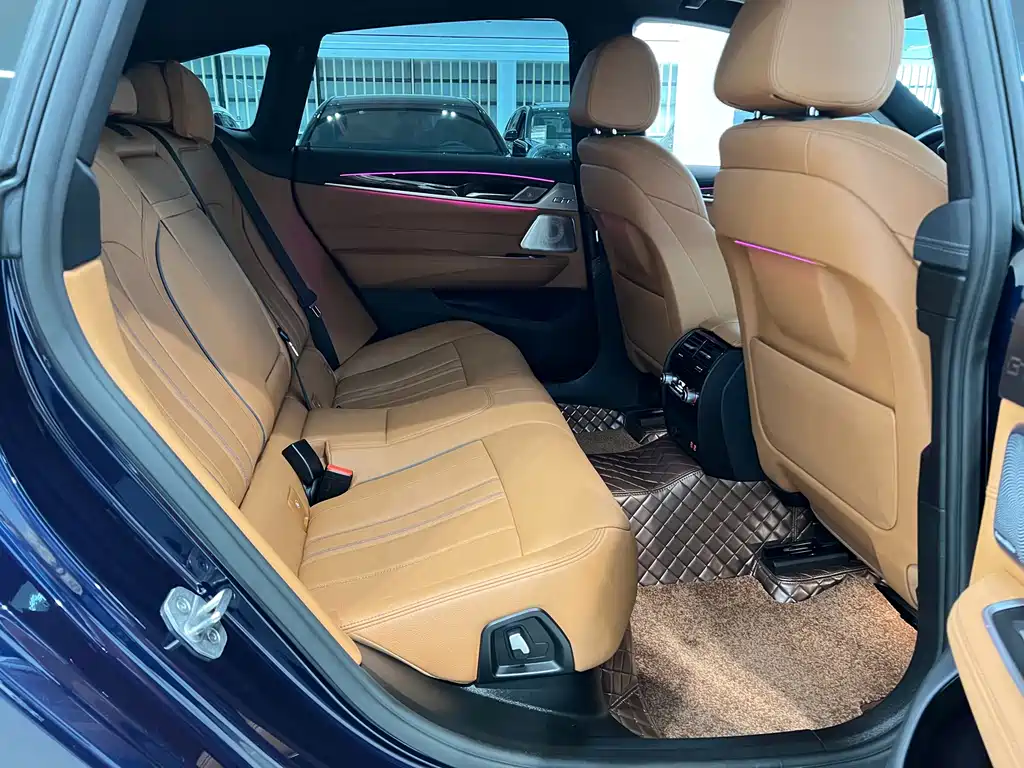BMW 6 Series GT 2025 — фото 16