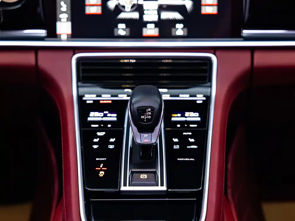 Porsche Panamera 2019 — фото 21