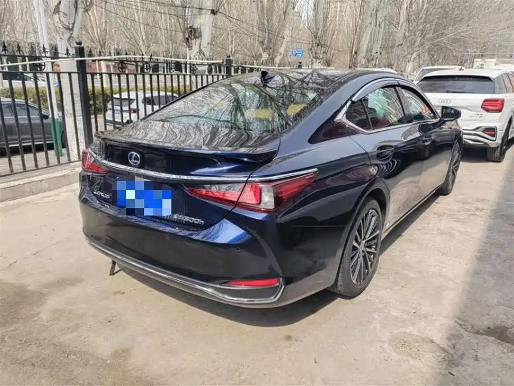 Lexus ES 2021