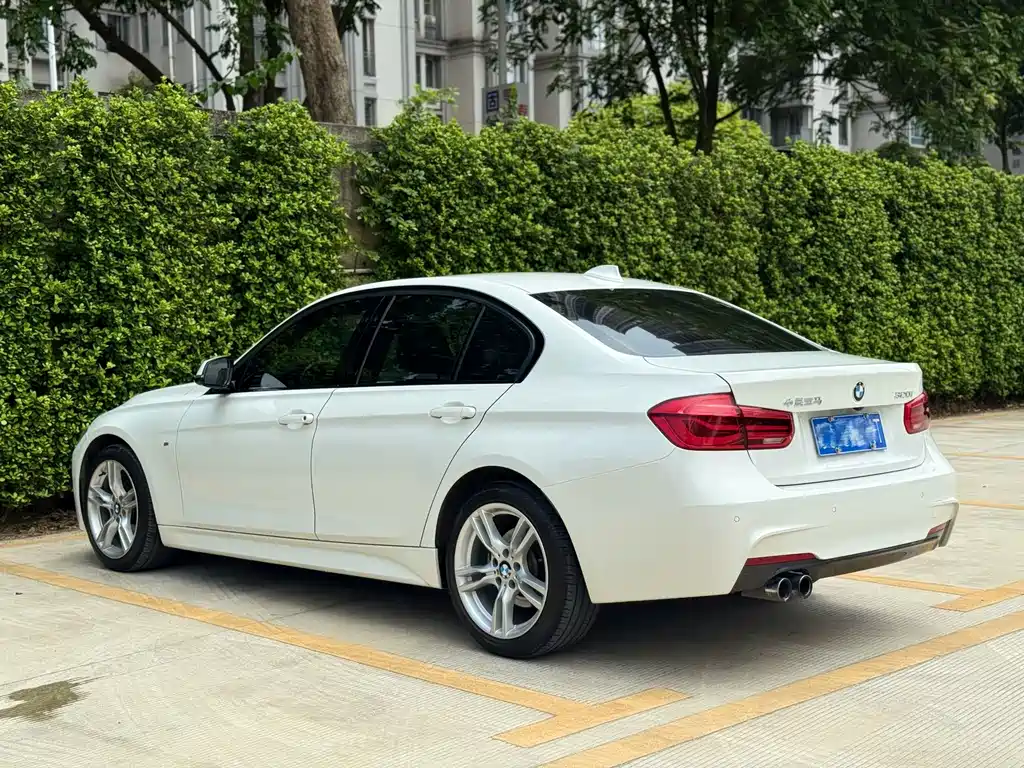 BMW 3 Series 2018 — фото 17