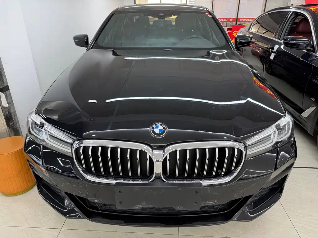 BMW 5 Series 2022 — фото 1
