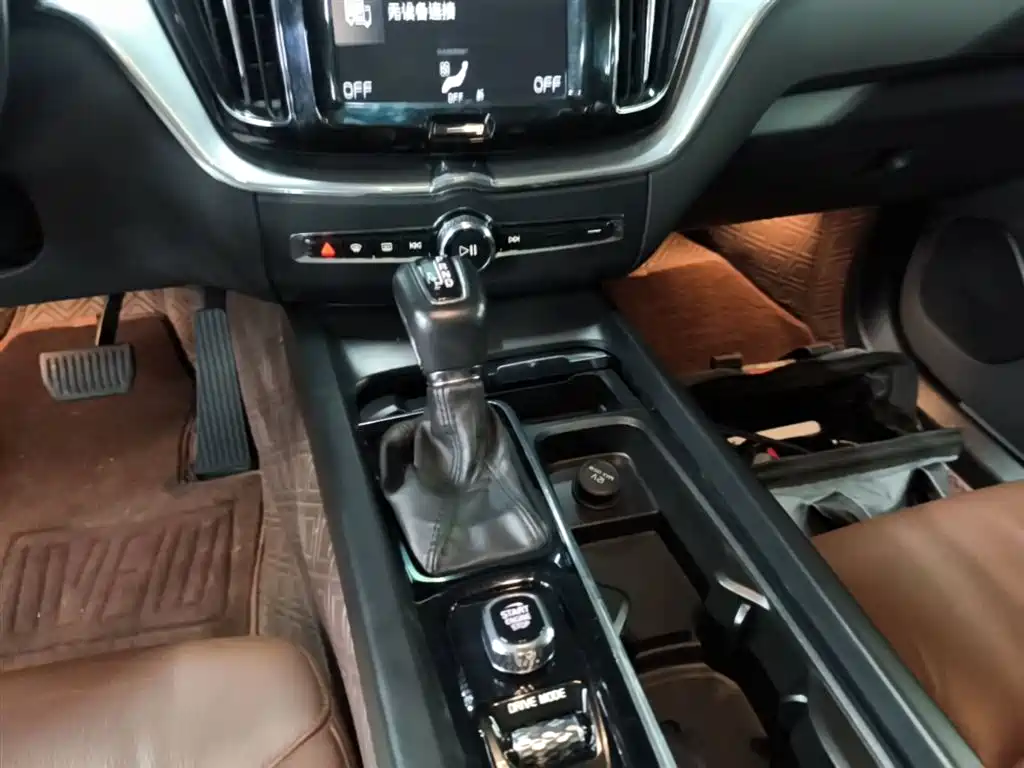 Volvo XC60 2020 — фото 14