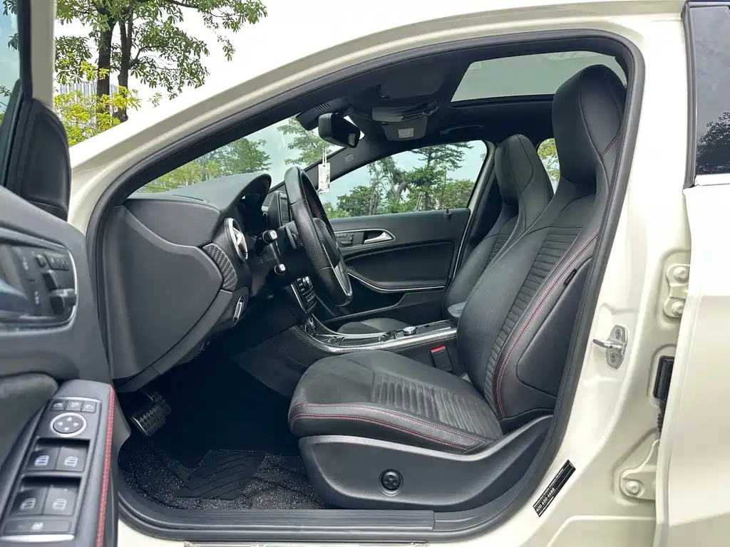 Mercedes-Benz A-Class 2015 — фото 13