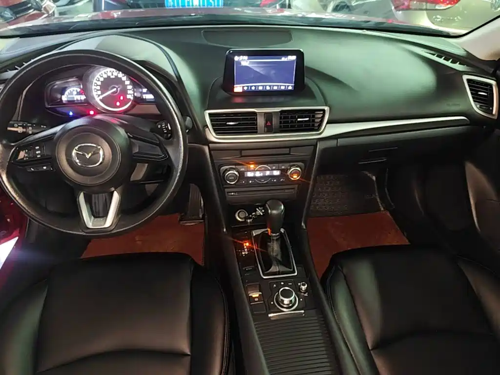 Mazda 3 Axela 2019 — фото 13