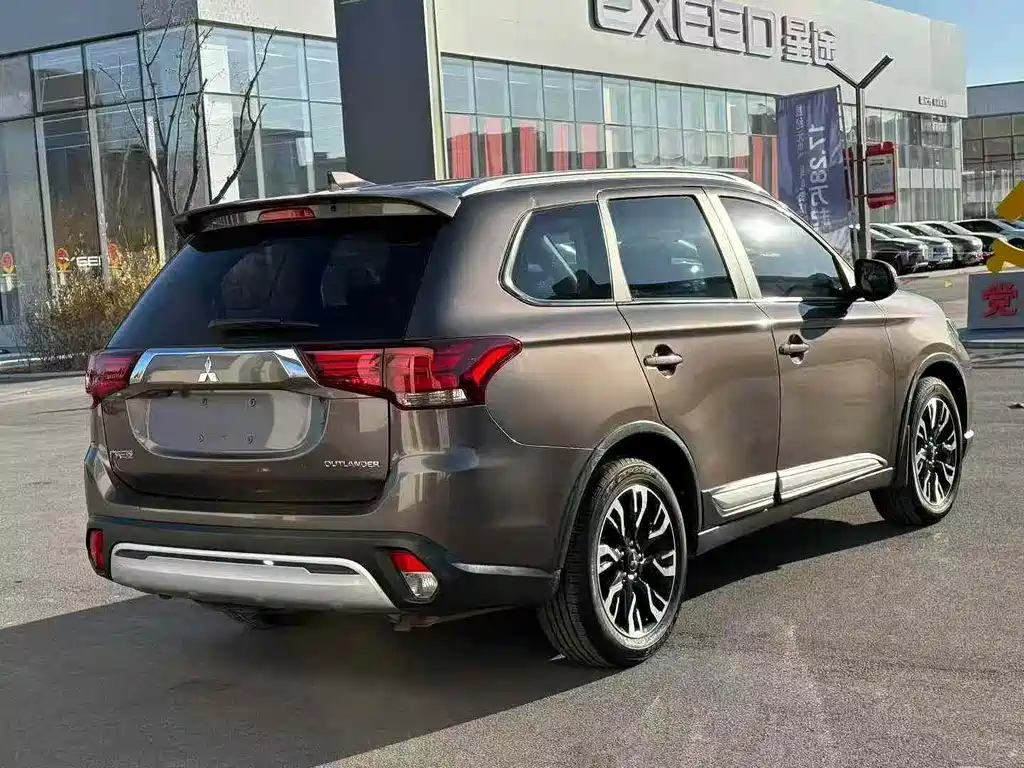Mitsubishi Outlander 2019 — фото 9