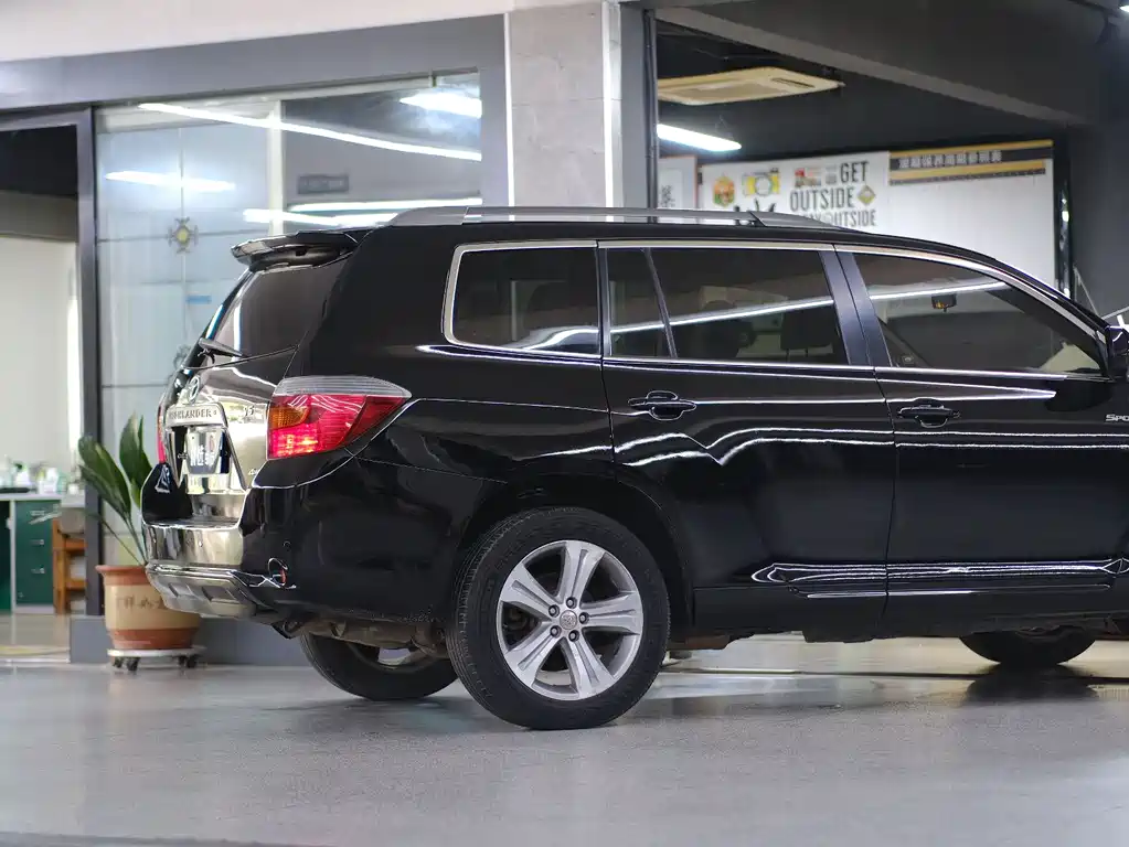 Toyota Highlander 2010 — фото 16