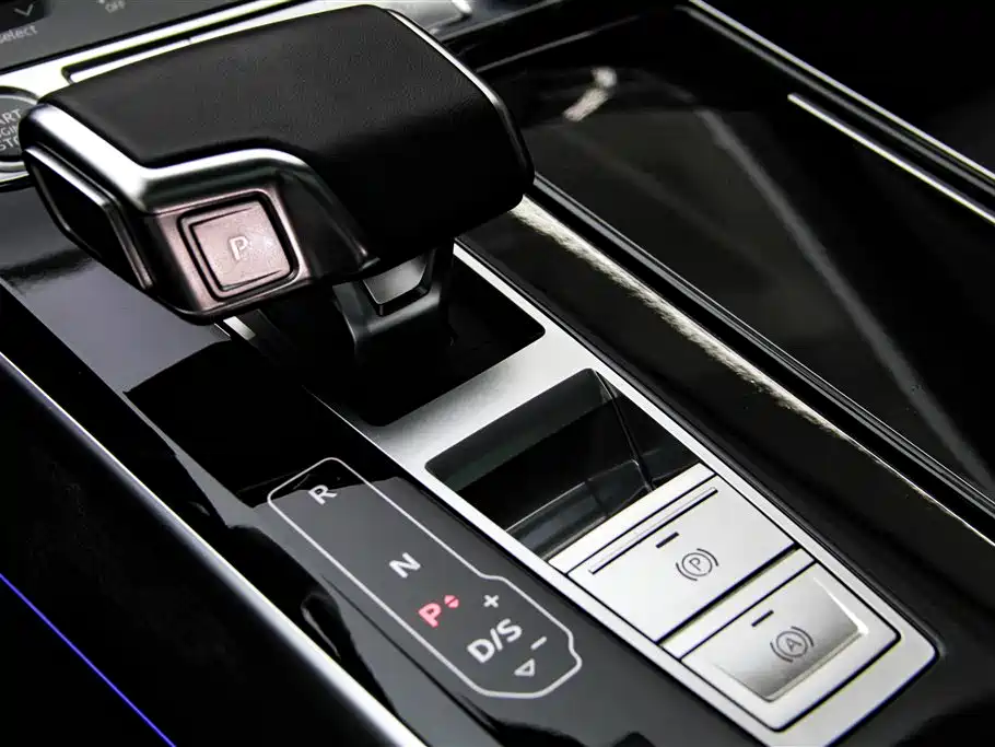Audi A8 2024 — фото 21
