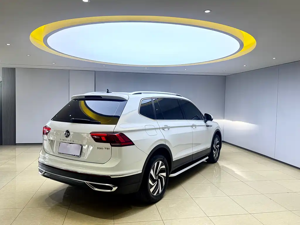 Volkswagen Tiguan L 2023 — фото 6