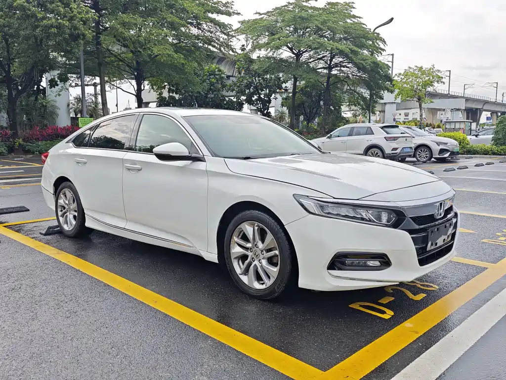 Honda Accord 2018 — фото 23