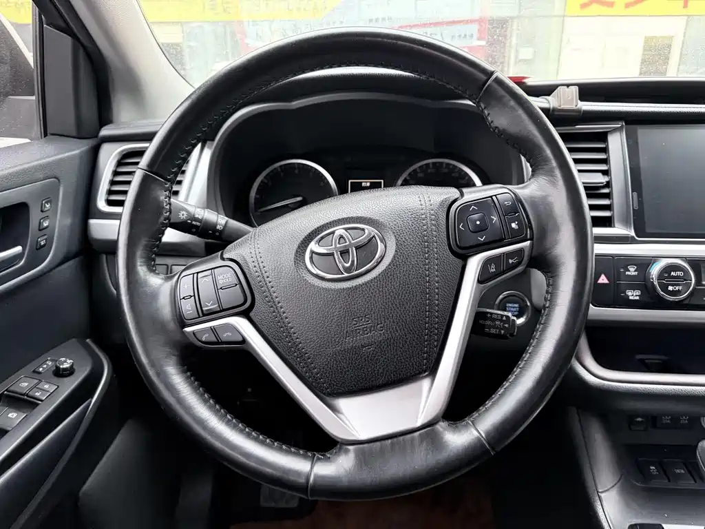 Toyota Highlander 2018 — фото 13