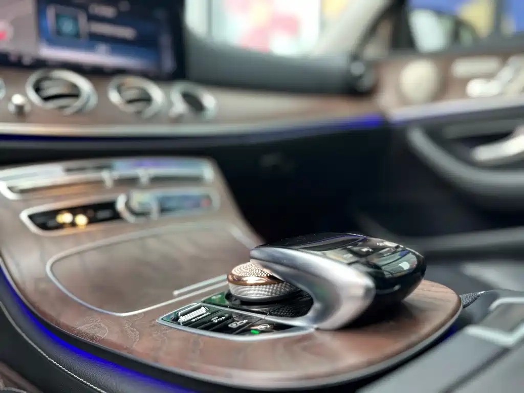 Mercedes-Benz E-Class 2019 — фото 10