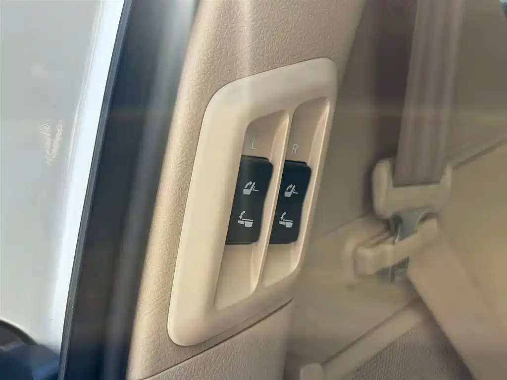Toyota Prado 2016 — фото 18