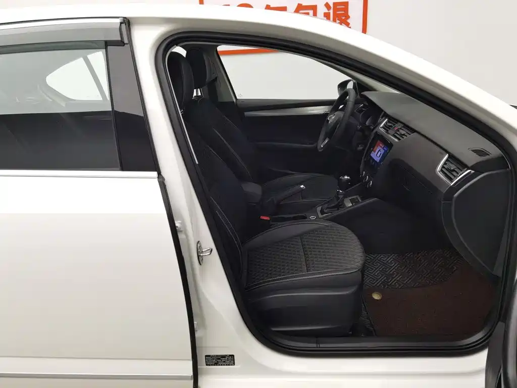 Skoda Octavia 2020 — фото 23