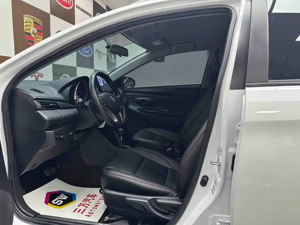 Toyota Yaris L 2023