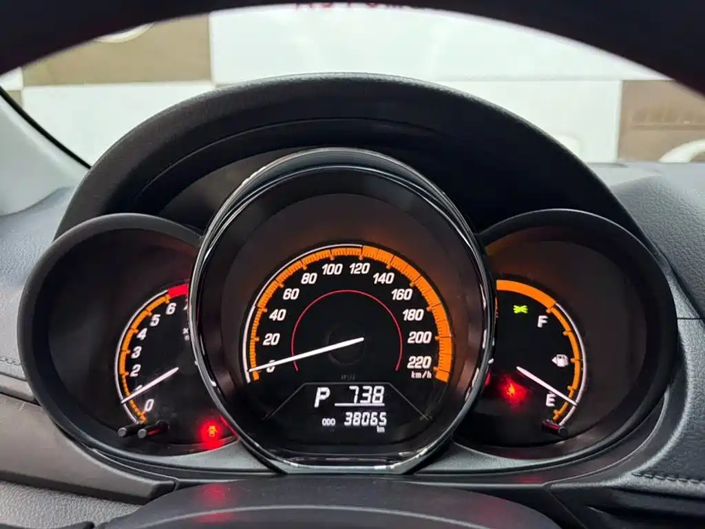 Toyota Yaris L 2023 — фото 23