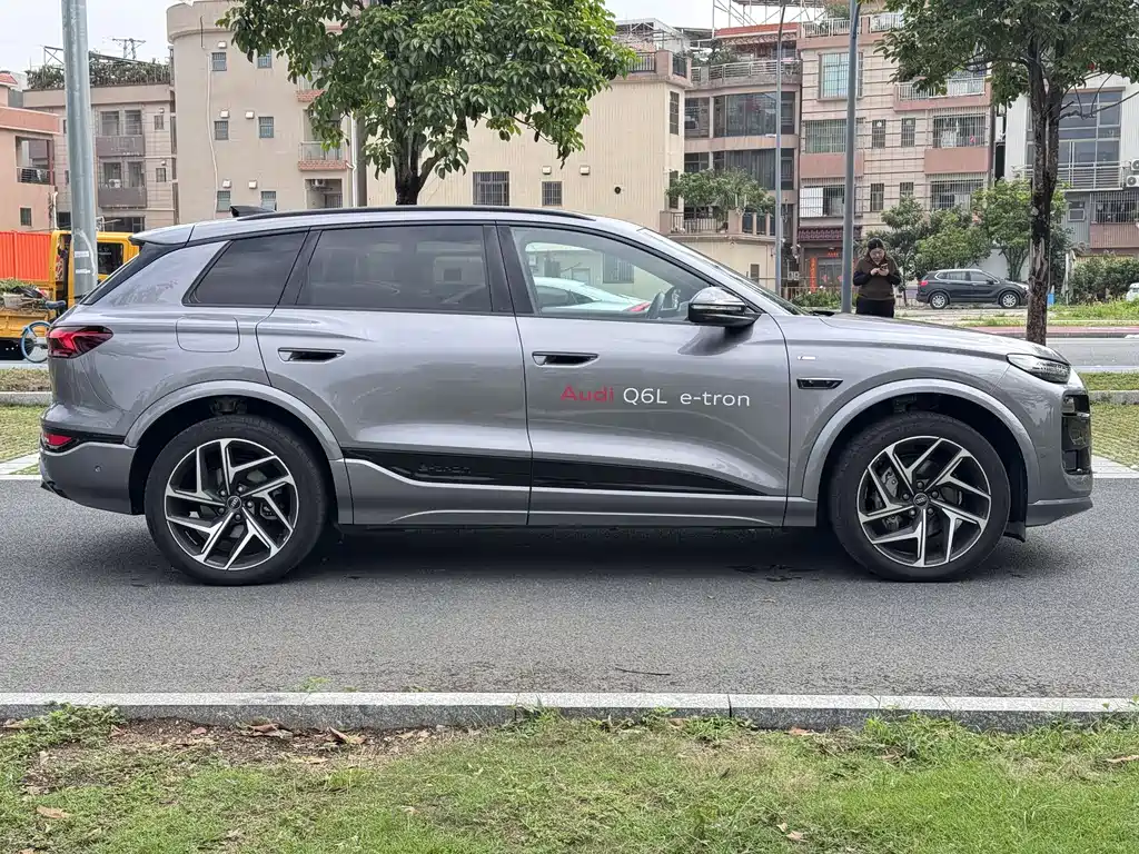 Audi Q6L e-tron 2025 — фото 8
