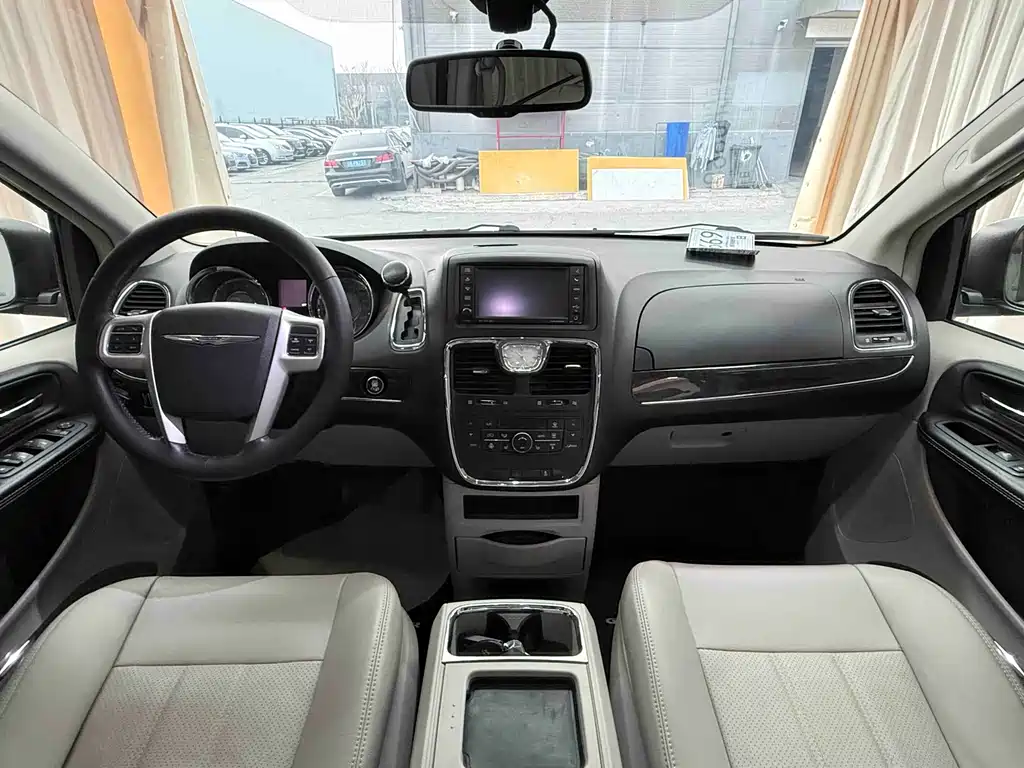 Chrysler Grand Voyager 2015 — фото 6