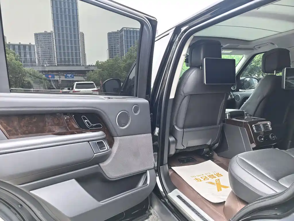 Land Rover Range Rover 2021 — фото 10