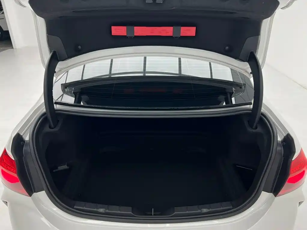 BMW 1 Series 2022 — фото 12