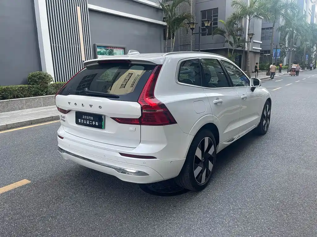 Volvo XC60 PHEV 2025 — фото 12