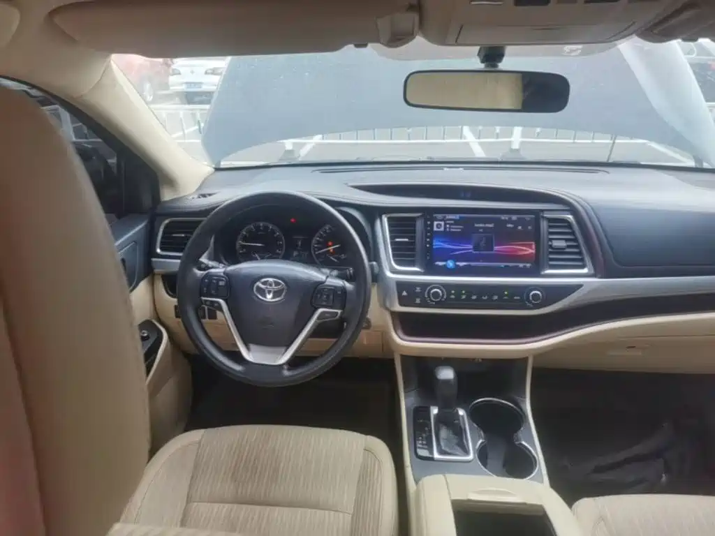 Toyota Highlander 2017 — фото 11