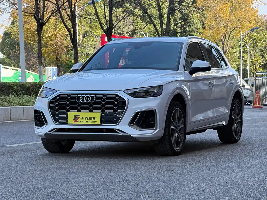 Audi Q5L 2022 — фото 1