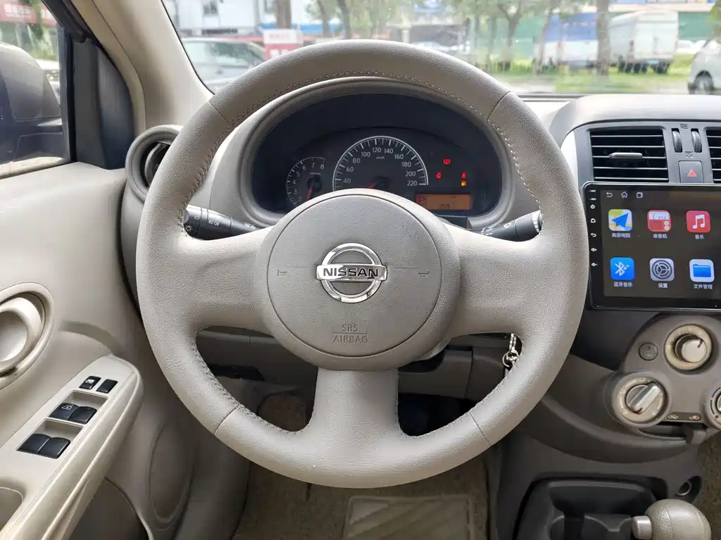 Nissan Sunny 2012 — фото 13