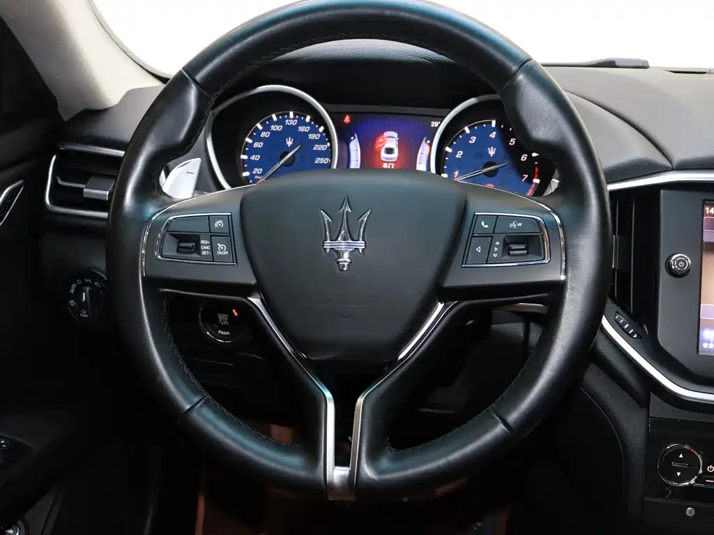 Maserati Ghibli 2016 — фото 17