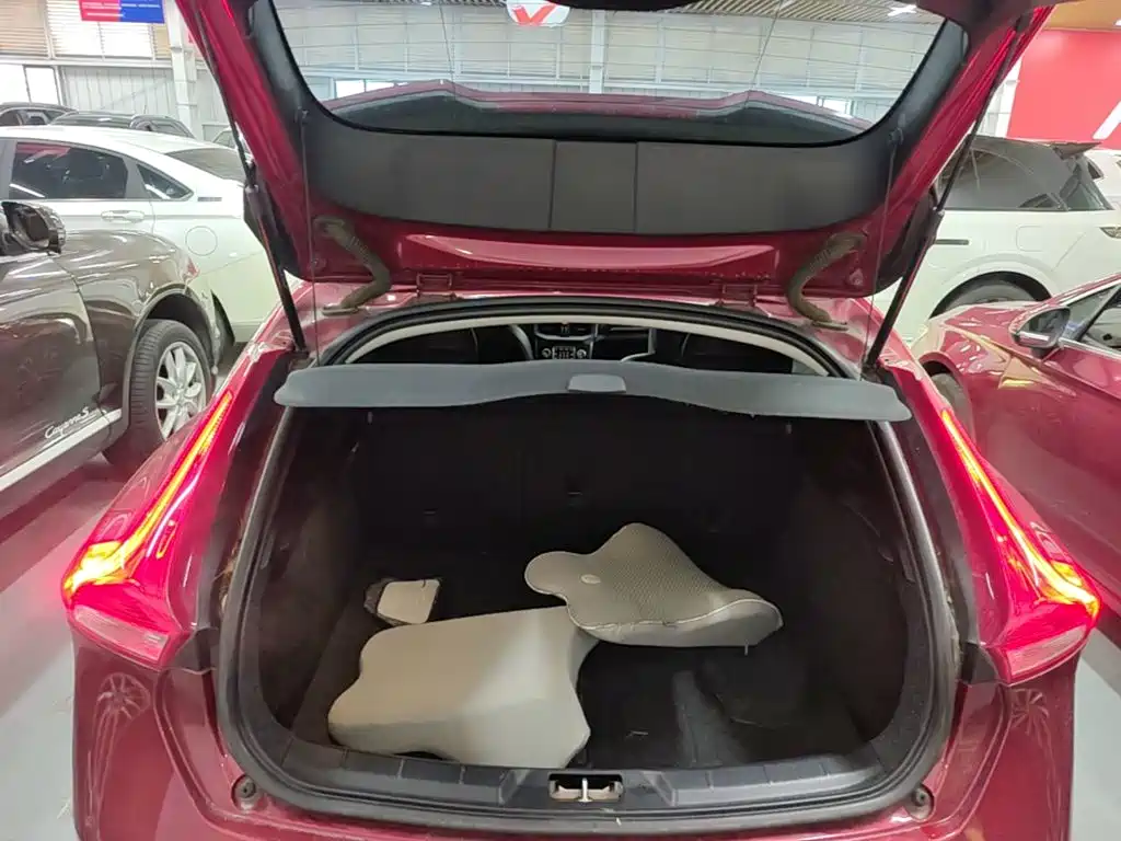 Volvo V40 2017 — фото 19