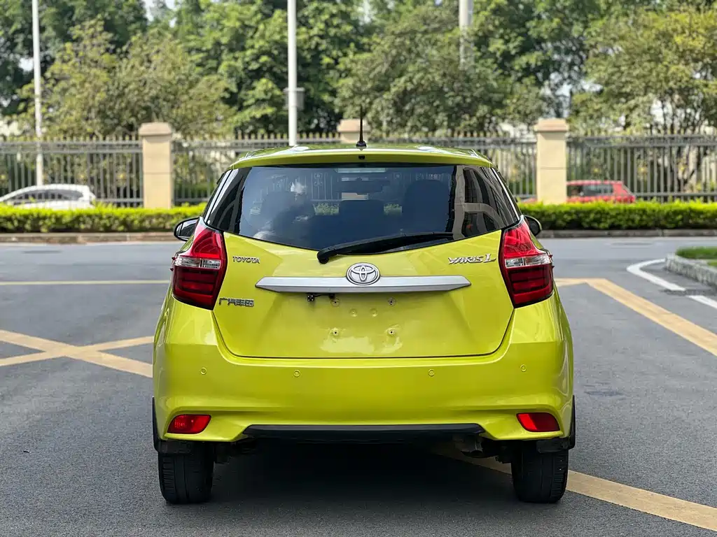 Toyota Yaris L 2017 — фото 16