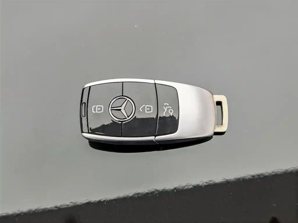 Mercedes-Benz E-Class 2023 — фото 19