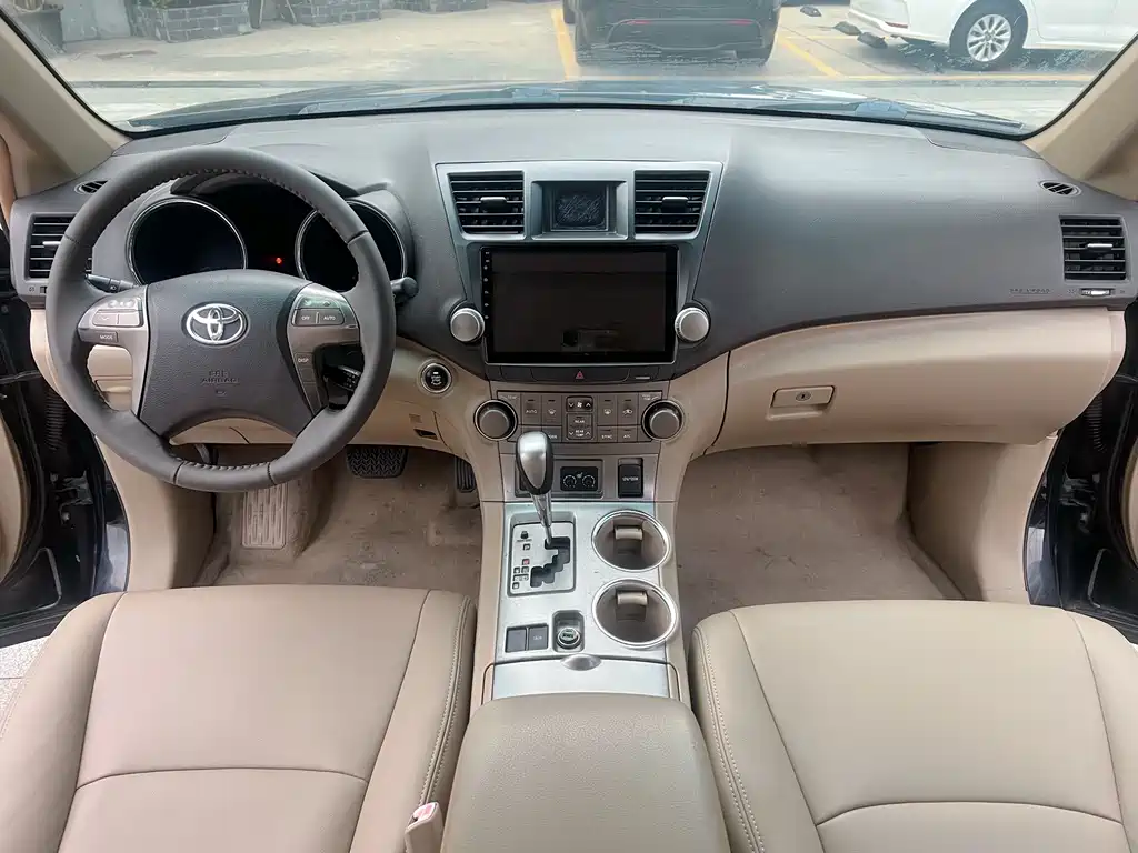 Toyota Highlander 2010 — фото 11