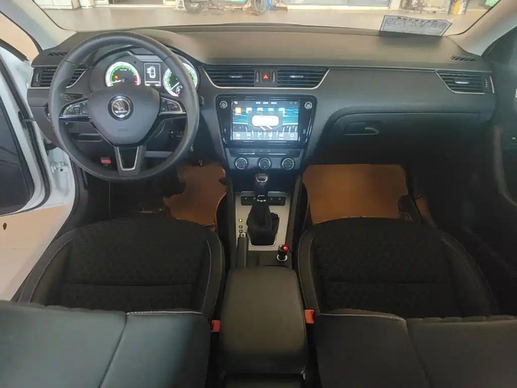 Skoda Octavia 2019 — фото 10