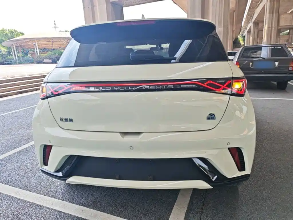 BYD Dolphin 2023