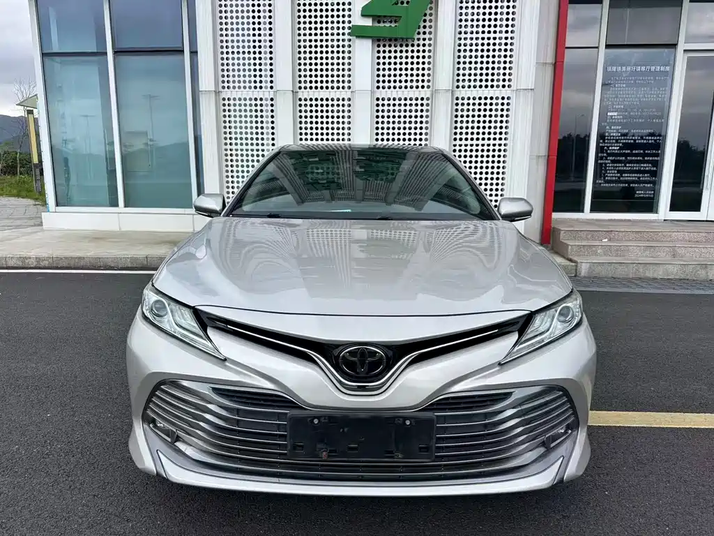 Toyota Camry 2019 — фото 21