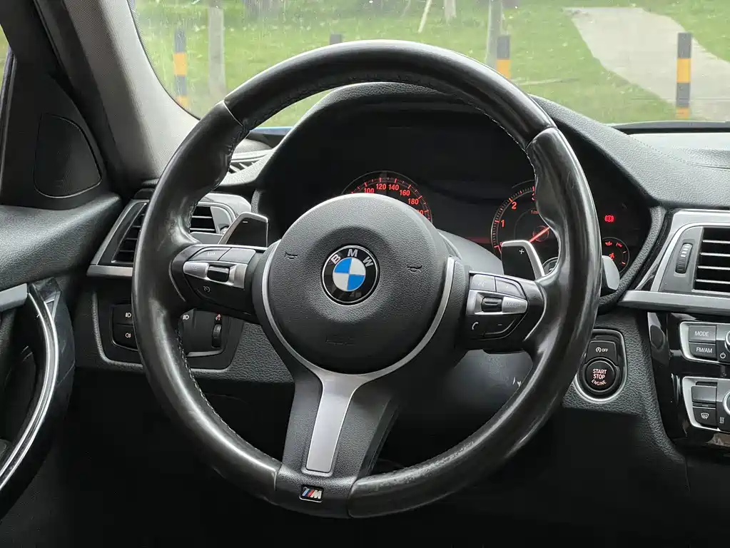 BMW 3 Series 2018 — фото 7