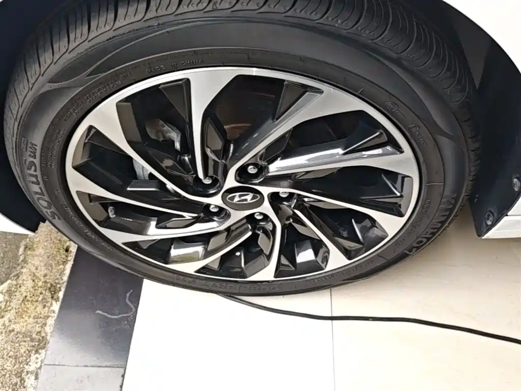 Hyundai Elantra 2020 — фото 23