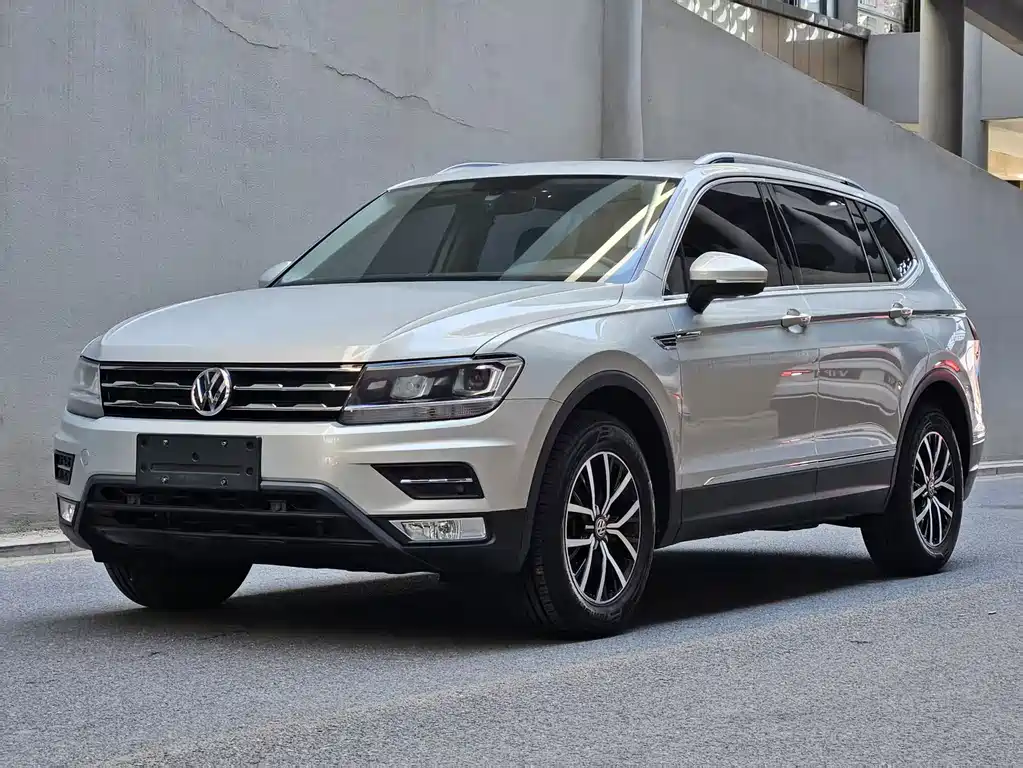 Volkswagen Tiguan L 2017 — фото 1