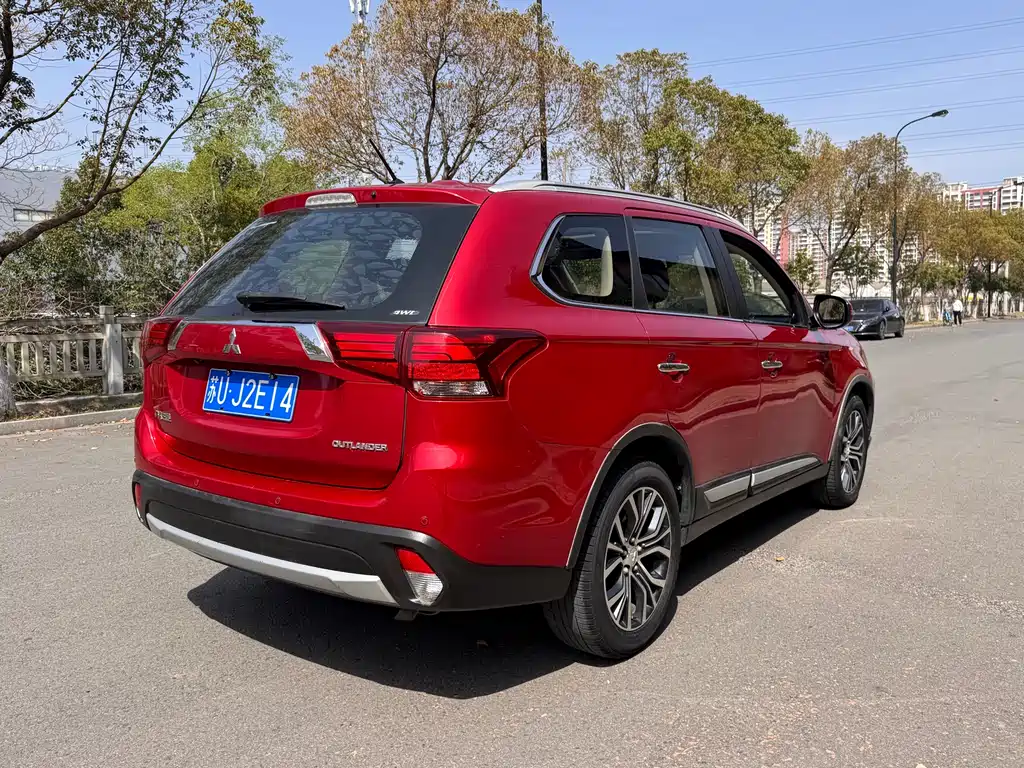 Mitsubishi Outlander 2017 — фото 5
