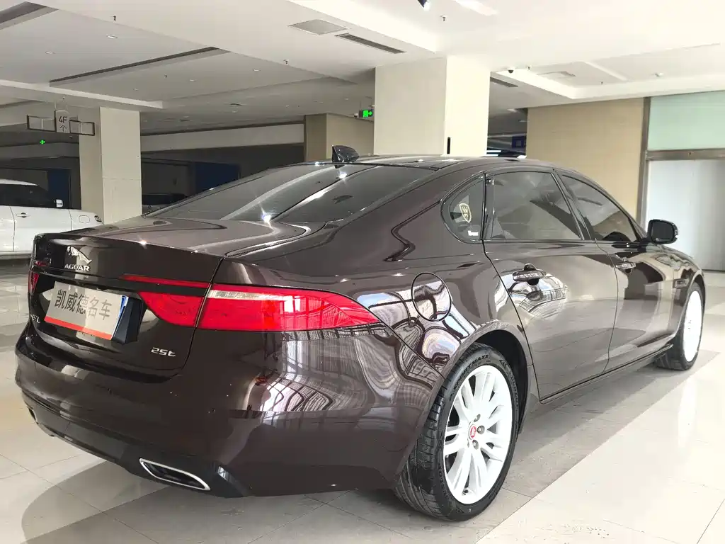 Jaguar XFL 2021 — фото 14
